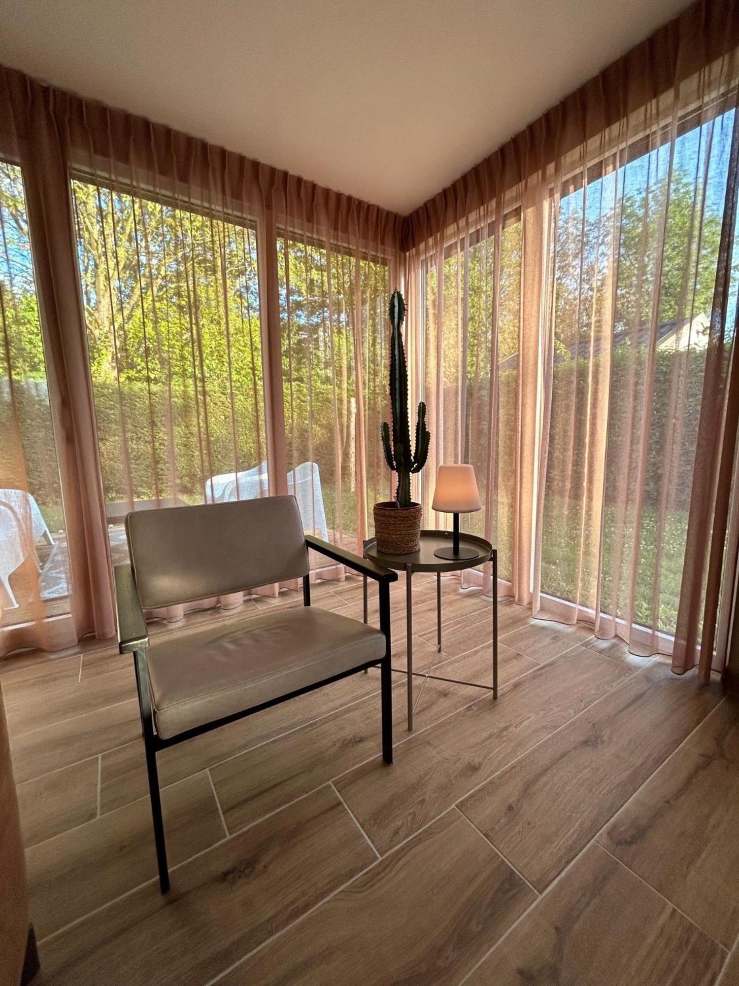 Oosterschelde Lodge Met Veel Privacy En Dicht Bij Het Water Scherpenisse ภายนอก รูปภาพ